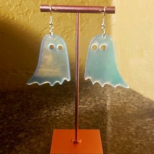 Spooky holographic ghost earrings for Halloween!